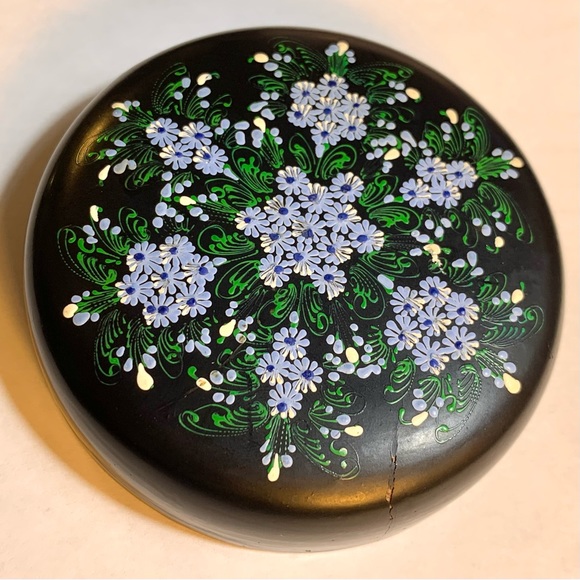 Black Lacquer Round Trinket Box Floral Hand Painted Delicate Blue Flowers AS IS - Picture 9 of 16
